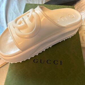 Gucci off white sandal